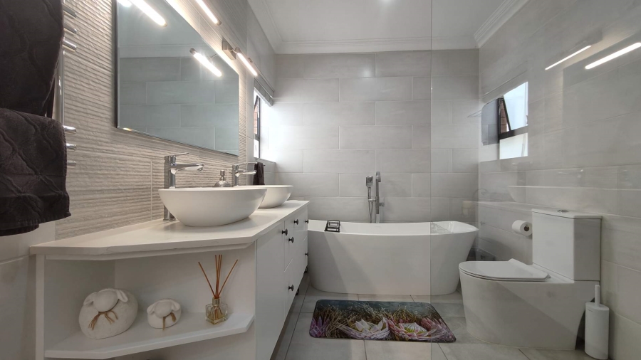 3 Bedroom Property for Sale in Blue Ridge Western Cape